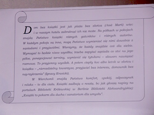 Kartka obok książek